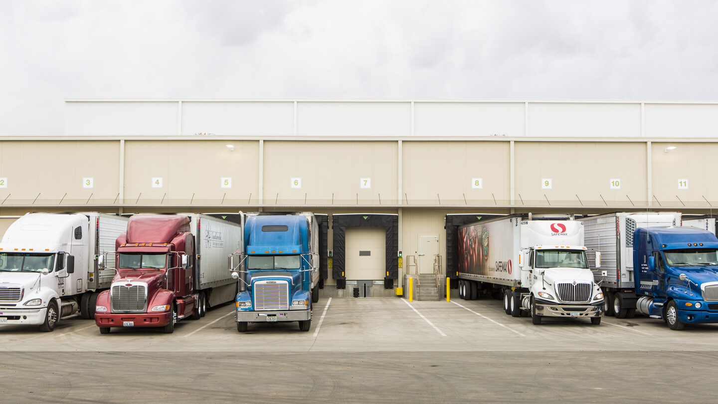 Americold.Phoenix.Exterior.Dock.Head.On